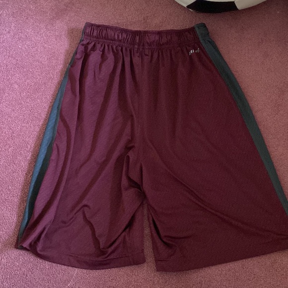 Nike Dri Fit Shorts Size small - Picture 4 of 6